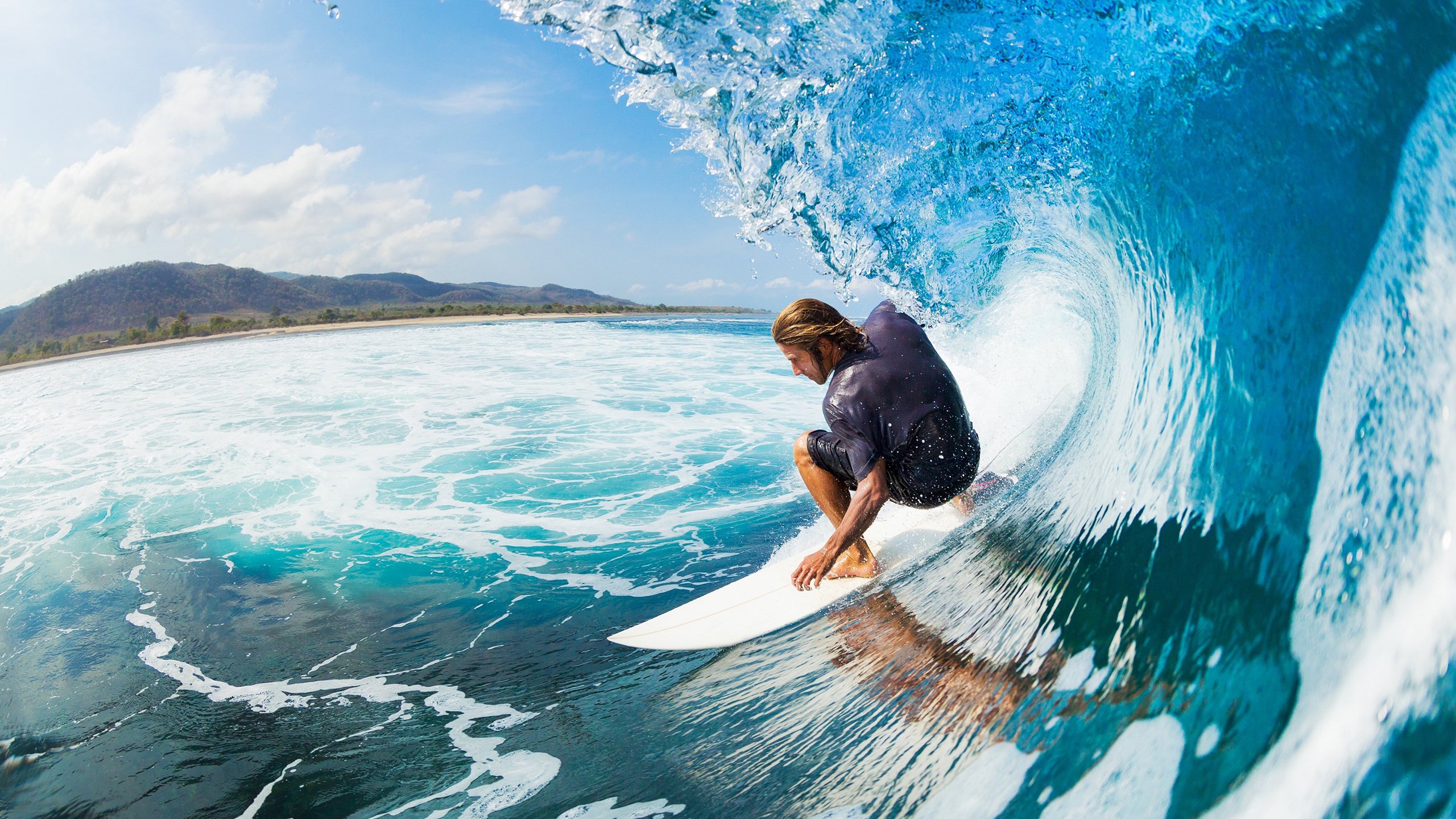 摩托车赛手冲刺段表现优异，团队策略获赞，摩托冲刺下载